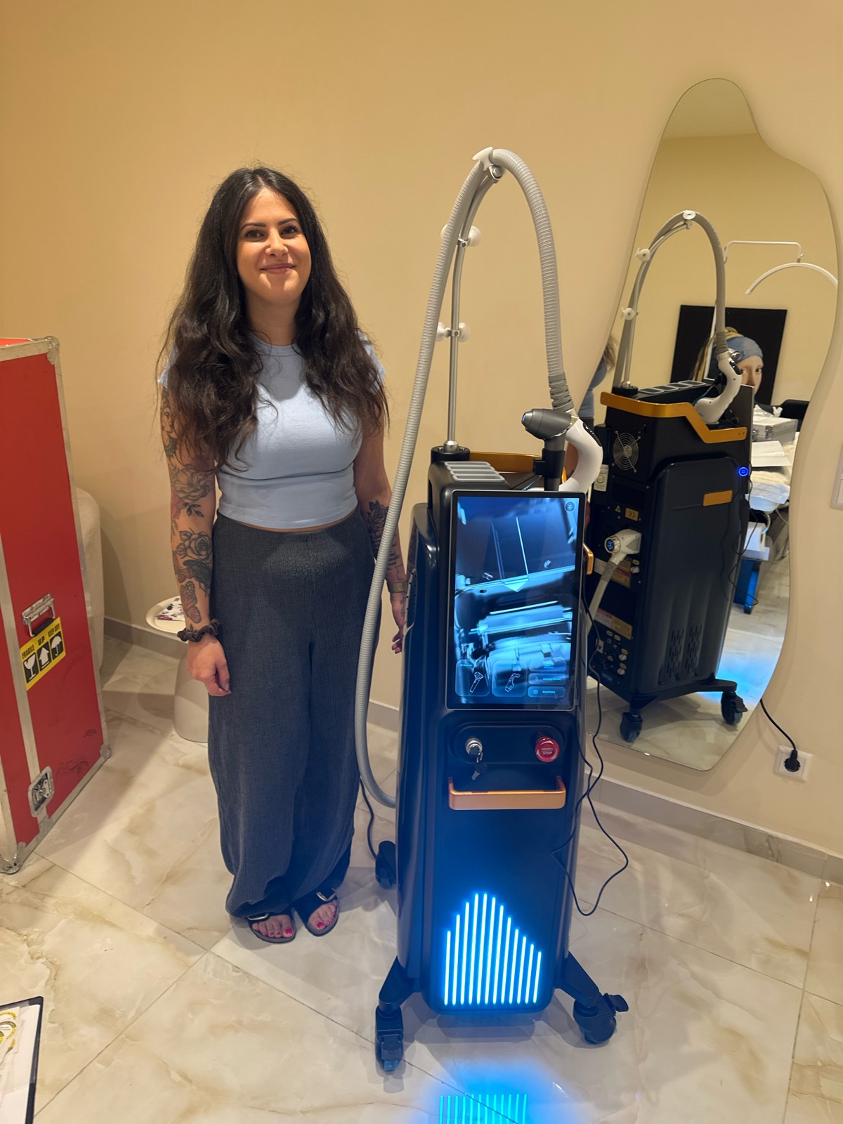 Kundin mit Alix Lasers Pico-System im Studio