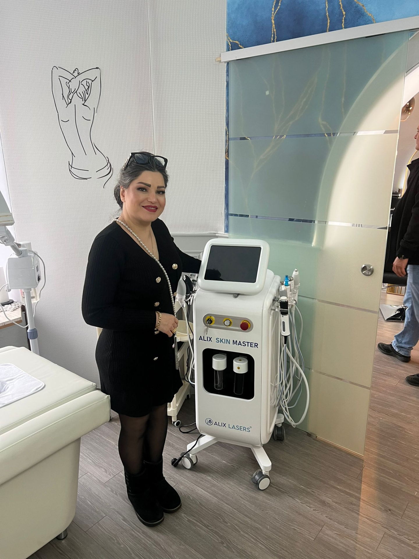 Kundin mit Alix Skin Master Hautpflege-System