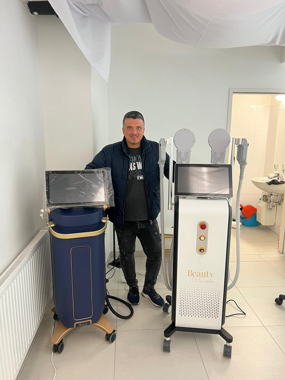 Kunde mit Alix Lasers Diodenlaser und BeautyTec System