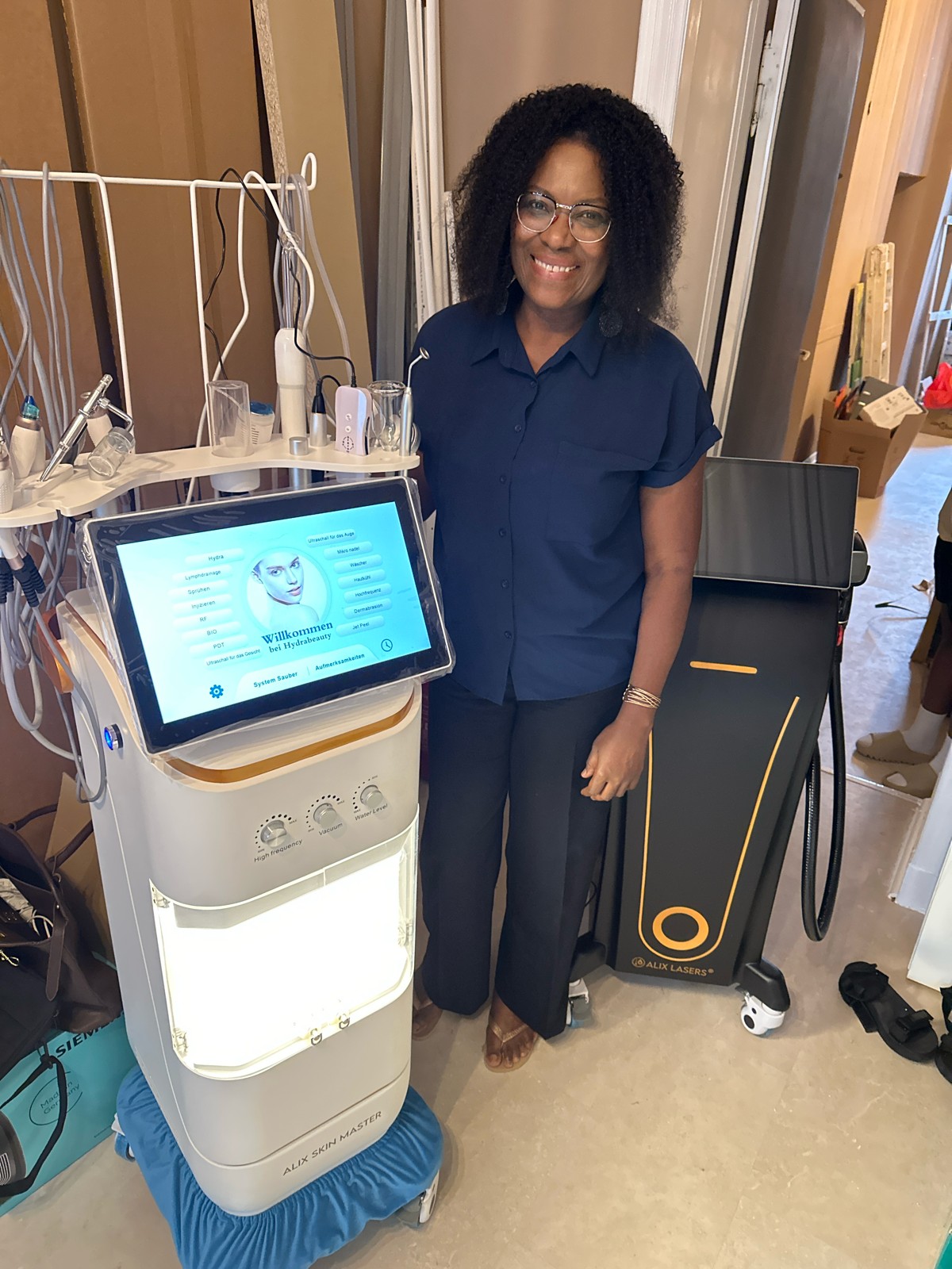 Kundin mit Alix Skin Master und Alix Lasers System