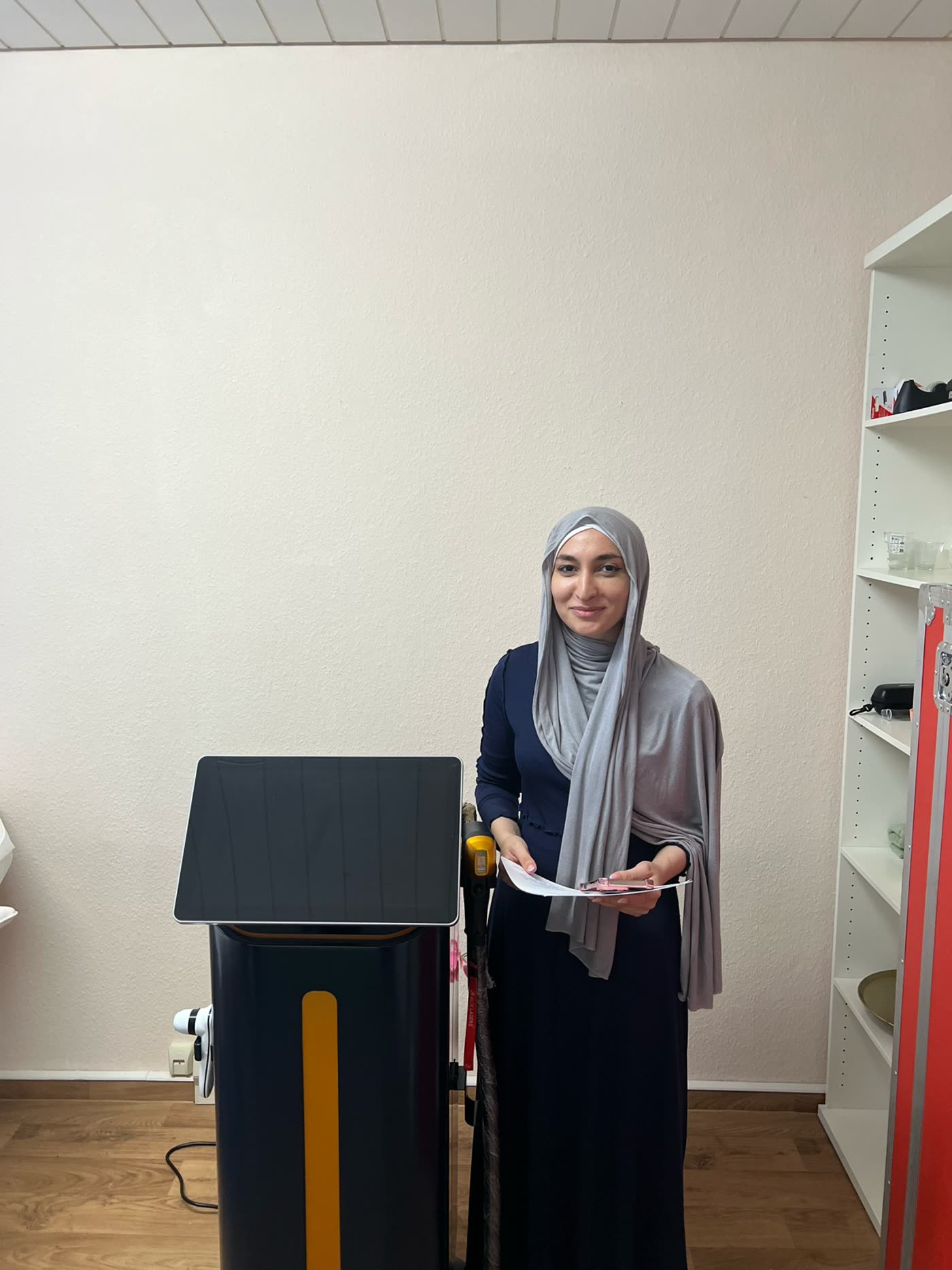 Kundin mit Alix Lasers System und Dokumentation
